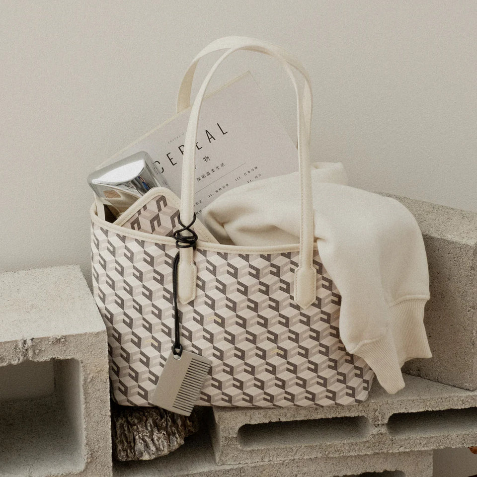 Russo Medium Tote Bag - White (On-Hand)